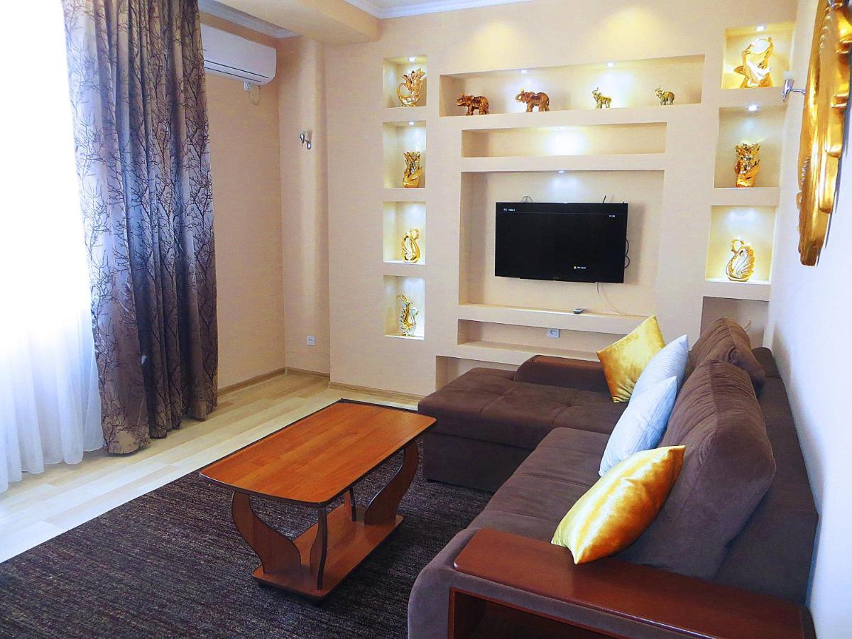 Yellow Apartment In The Center Of 比什凯克 外观 照片