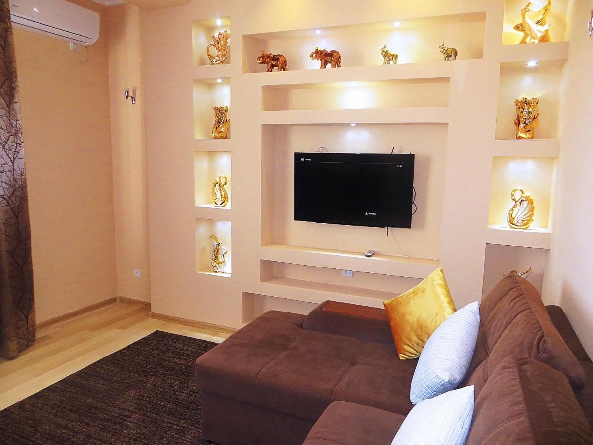 Yellow Apartment In The Center Of 比什凯克 外观 照片