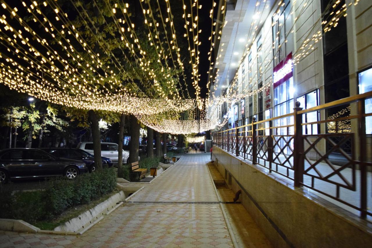 Yellow Apartment In The Center Of 比什凯克 外观 照片