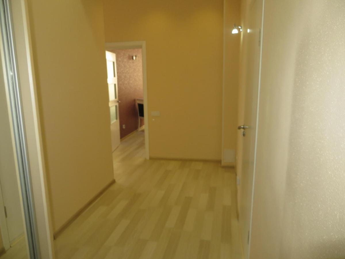 Yellow Apartment In The Center Of 比什凯克 外观 照片