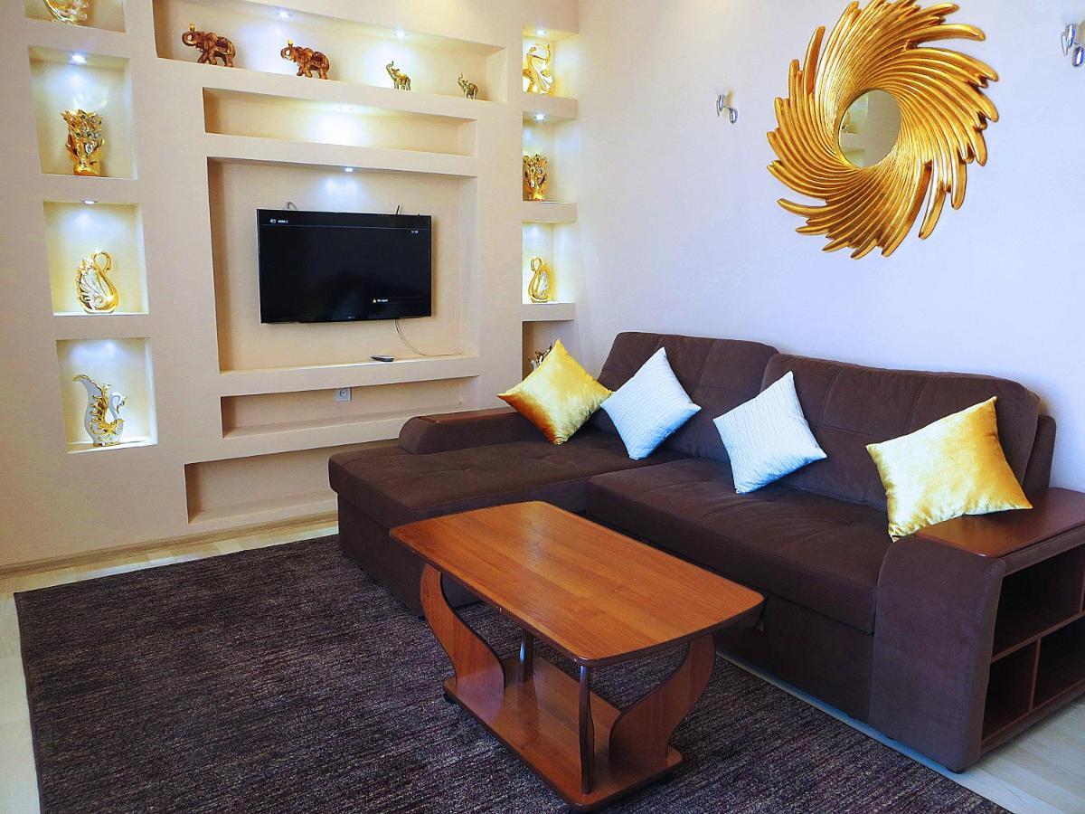 Yellow Apartment In The Center Of 比什凯克 外观 照片